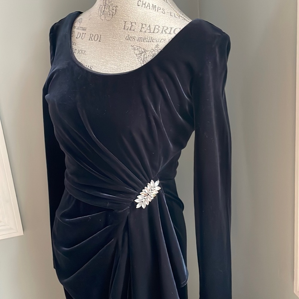 Jeffrey & Dara vintage embellished black velvet‎ evening gown EUC size 8P